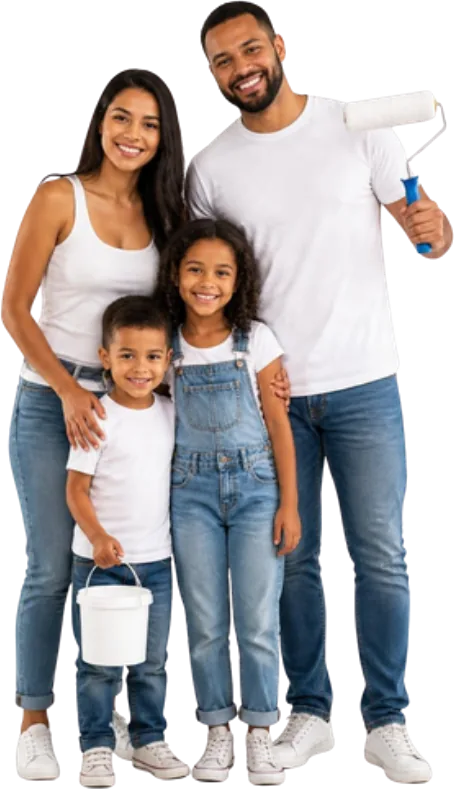 Família sorrindo com rolo e balde de tinta